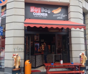 hotdog-corner-frankfurt-münchener-straße-von-aussen